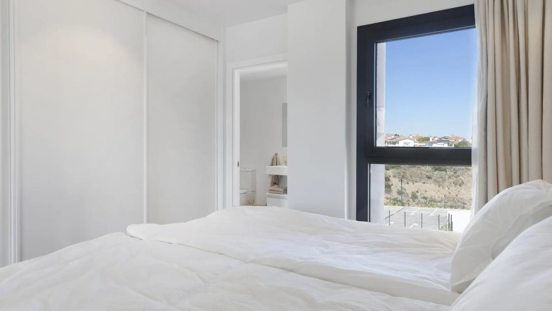 Luxery Apartment With Terrace In Higueron Fuengirola